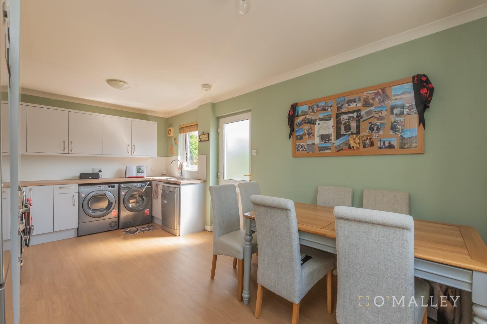 9. Kitchen 1.jpg